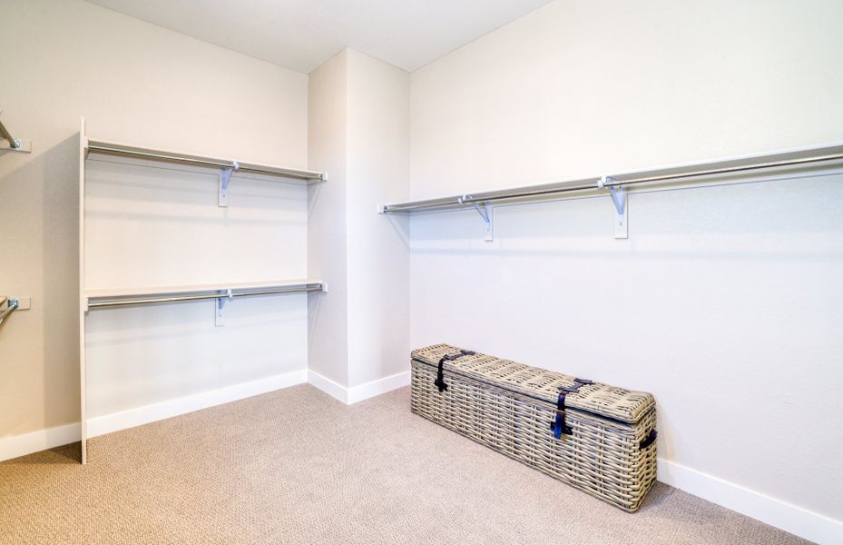 Spacious, unfurnished interior of a new home in Hilltop at Inspiration, Aurora (Image 18).