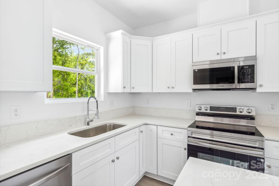 Kitchen - High end Appliances