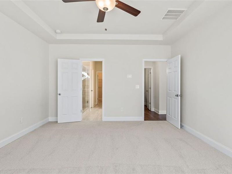 Spacious, unfurnished interior of a new home in Wehunt Meadows, Hoschton (Image 26).