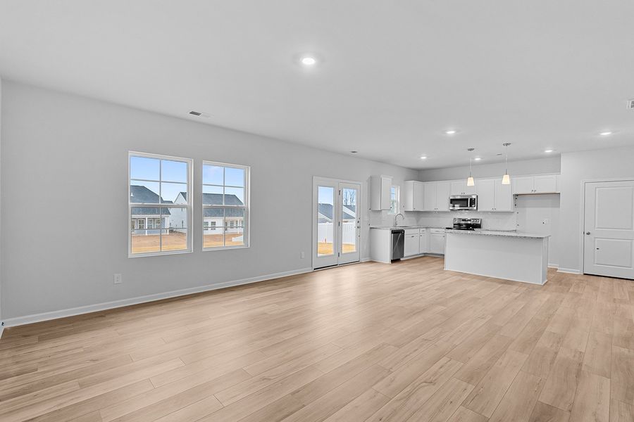 Spacious, unfurnished interior of a new home in Fieldstone, Lexington (Image 16).