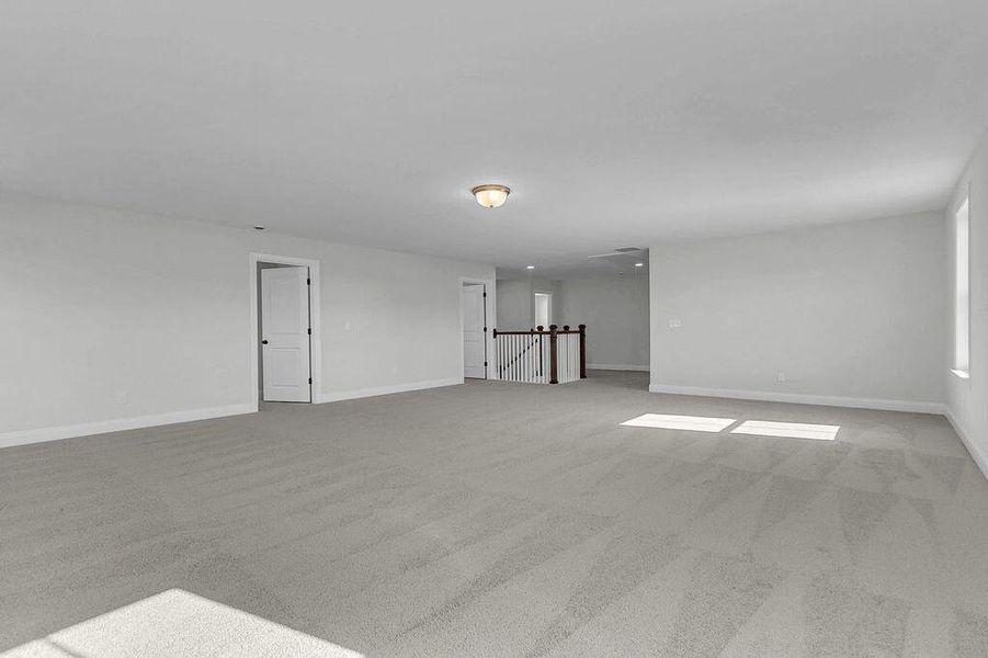 Spacious, unfurnished interior of a new home in Kings River Preserve, Hollywood (Image 34).