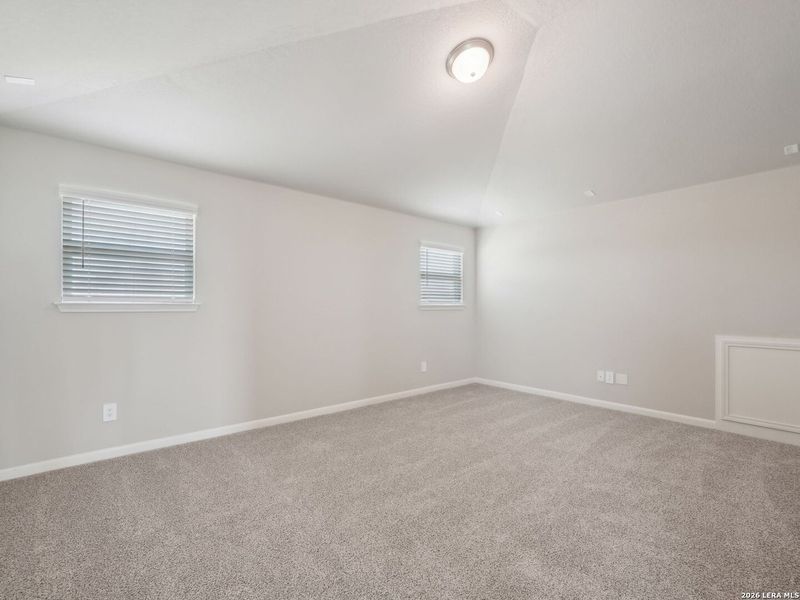 Spacious, unfurnished interior of a new home in Royal Crest, San Antonio (Image 17).