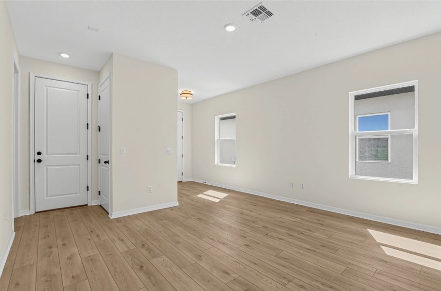 Spacious, unfurnished interior of a new home in Catamaran Cove, Rockledge (Image 12).