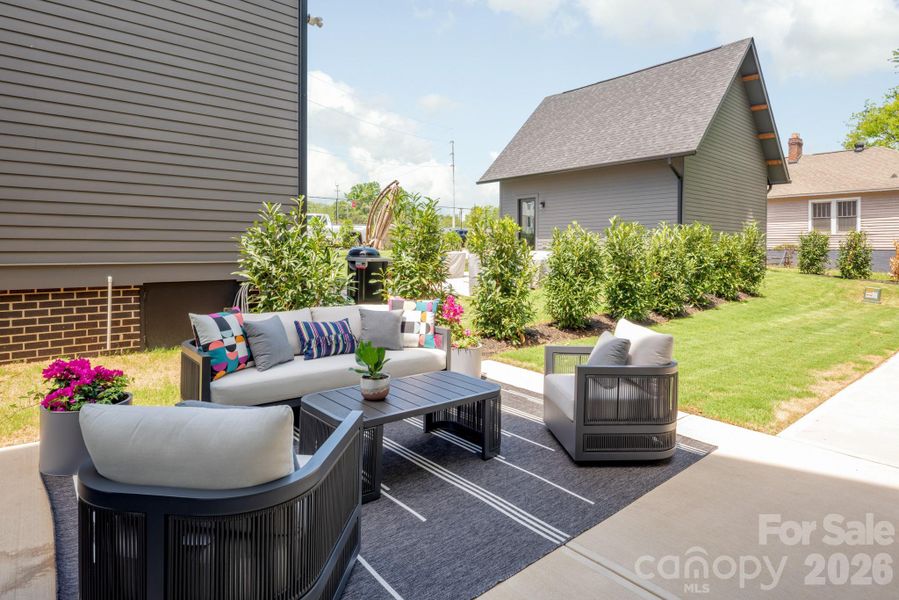 Exterior details and patio area of a home in , Charlotte (Image 3).