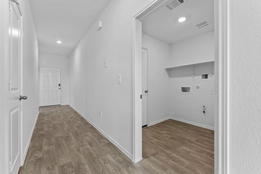 Spacious, unfurnished interior of a new home in Durango, Mustang Ridge (Image 11).