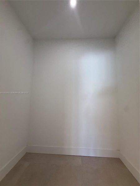 Spacious, unfurnished interior of a new home in , Miami (Image 60).