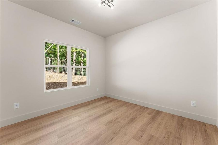 Spacious, unfurnished interior of a new home in , Gainesville (Image 22).
