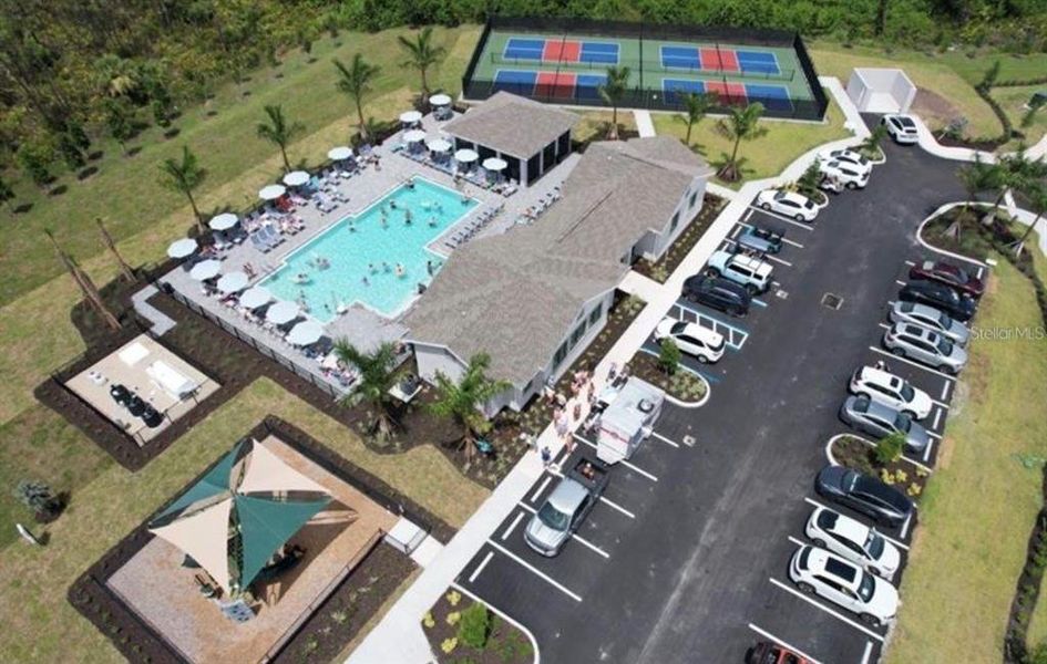 Community amenities in , Englewood (Image 24).