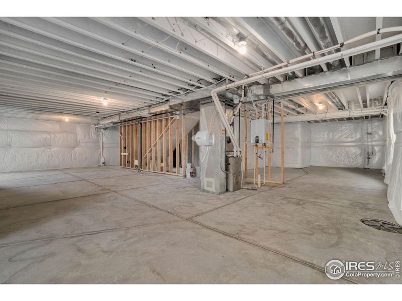 Full Unfinished Basement!