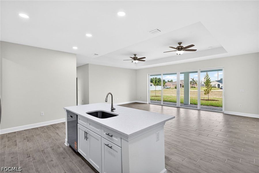 Spacious, unfurnished interior of a new home in Cape Coral, Cape Coral (Image 25).