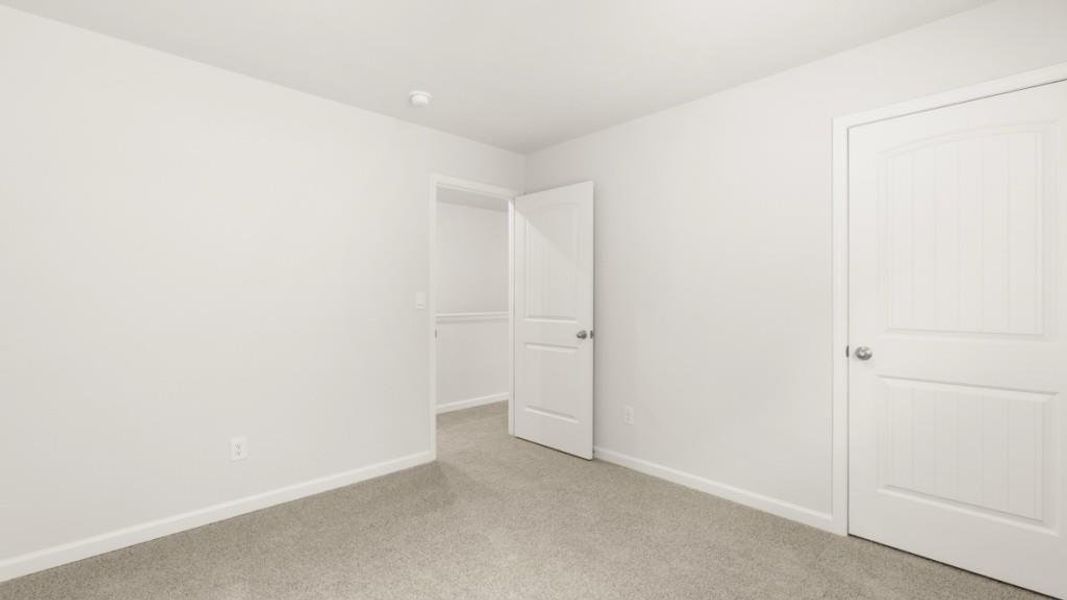 Spacious, unfurnished interior of a new home in Oaks at Cedar Grove, Fairburn (Image 28).