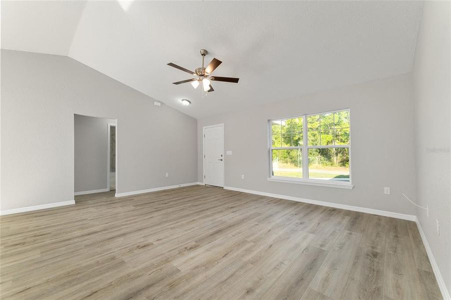 Spacious, unfurnished interior of a new home in , Ocala (Image 24).