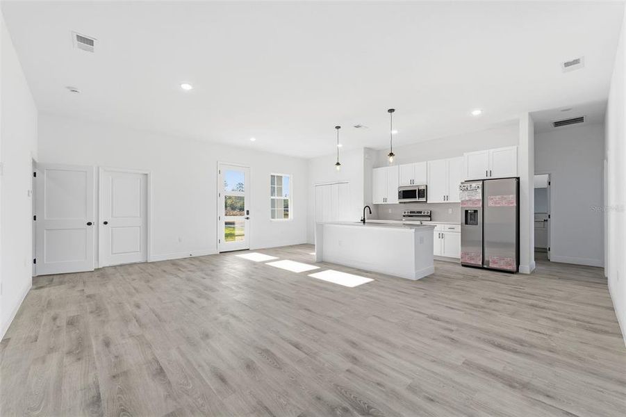 Spacious, unfurnished interior of a new home in , Ocala (Image 16).