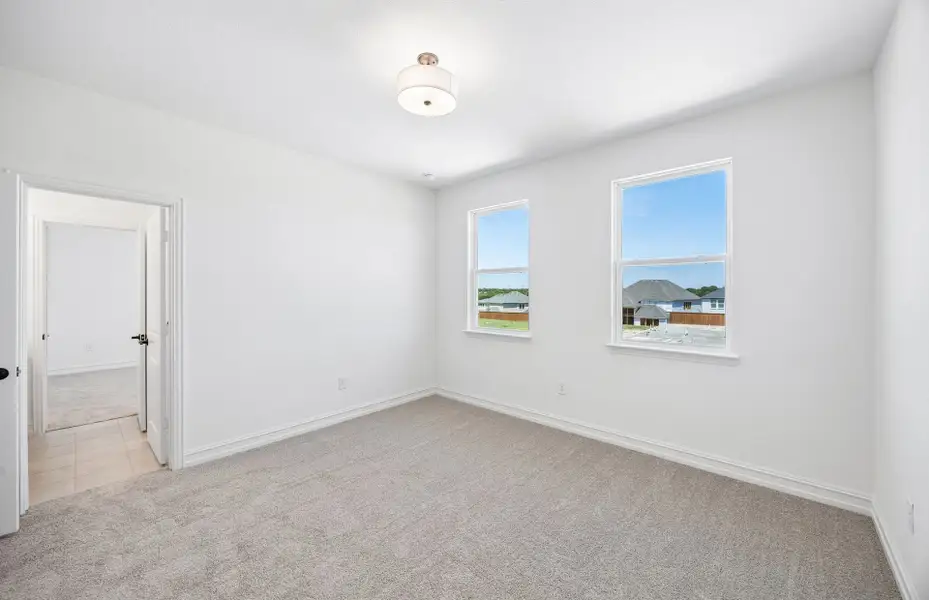 Spacious, unfurnished interior of a new home in Highland Lakes, McKinney (Image 23).