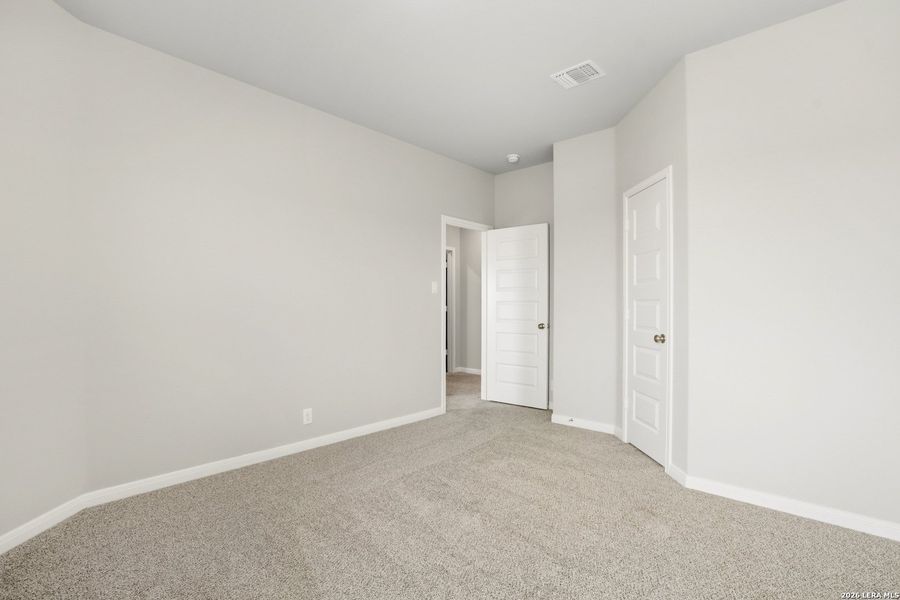 Spacious, unfurnished interior of a new home in Dauer Ranch, New Braunfels (Image 17). Spacious, unfurnished interior of a new home in Dauer Ranch, New Braunfels (Image 17).