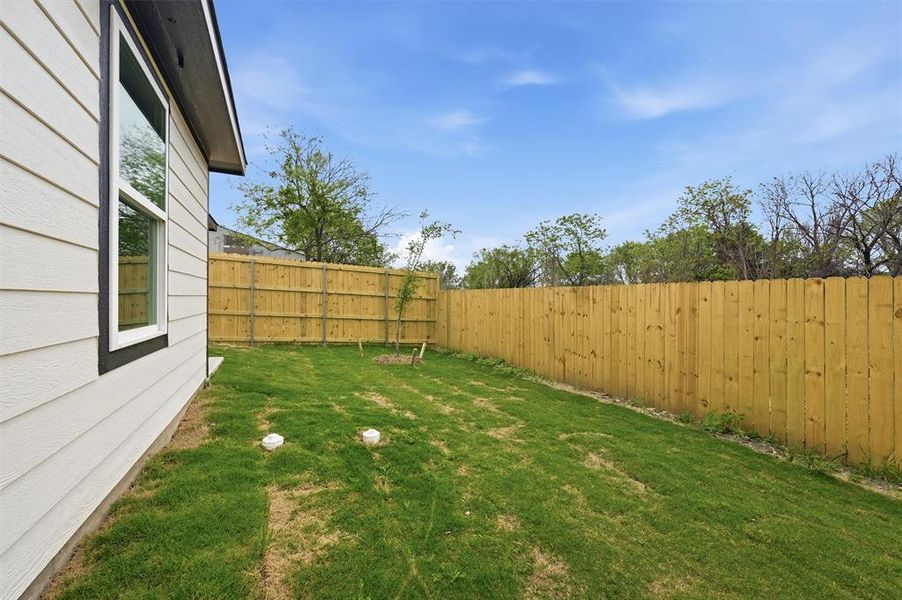 Exterior details and patio area of a home in , Sherman (Image 18).