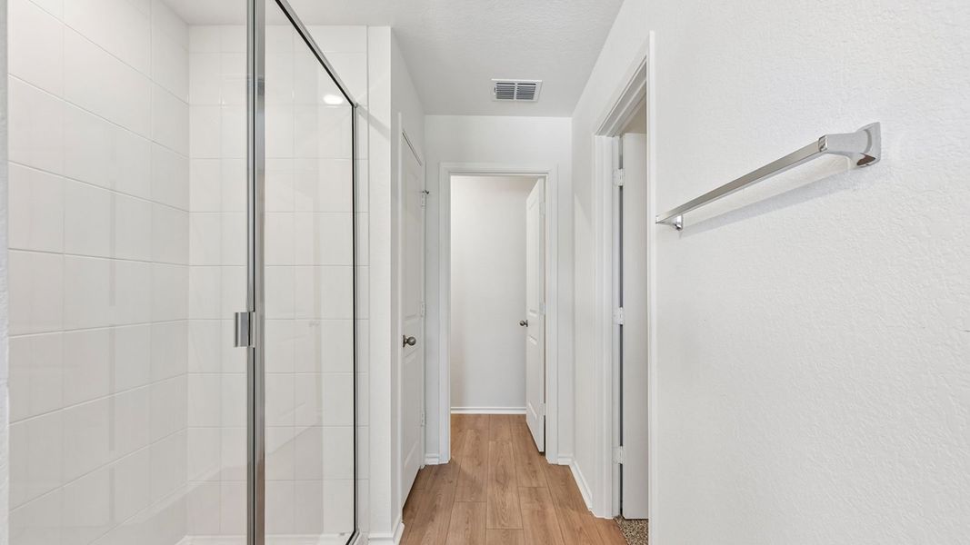 Spacious, unfurnished interior of a new home in Valverde, Bastrop (Image 27).