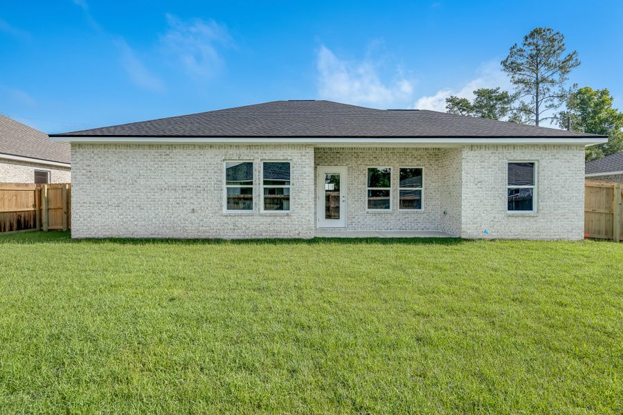 Exterior details and patio area of a home in , Crestview (Image 3).