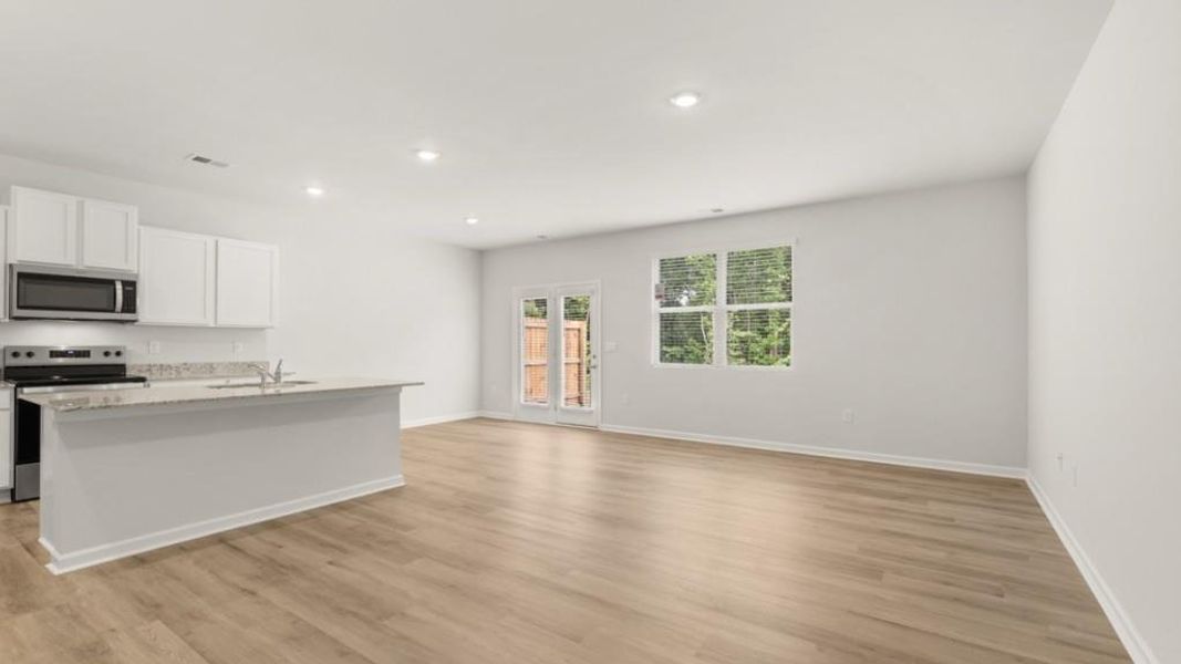 Spacious, unfurnished interior of a new home in , Gainesville (Image 16).