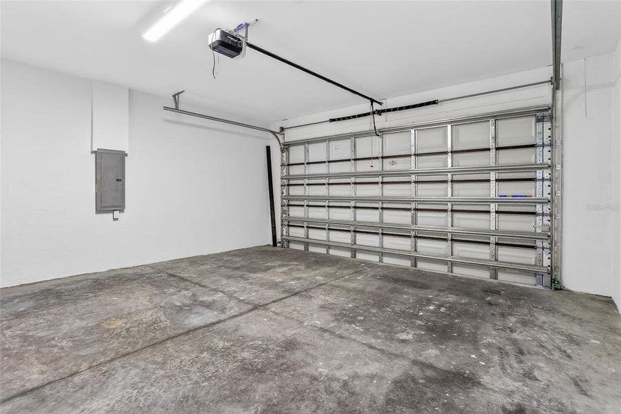 Spacious, unfurnished interior of a new home in , Port Charlotte (Image 21).