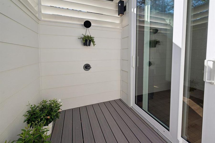 Exterior details and patio area of a home in , High Springs (Image 36).