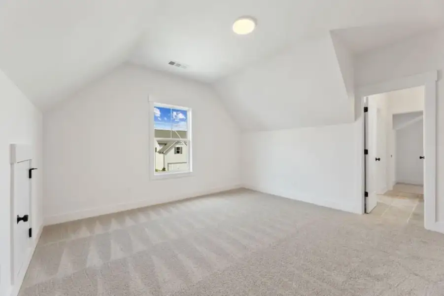 Spacious, unfurnished interior of a new home in Hillshire, Cumming (Image 16).