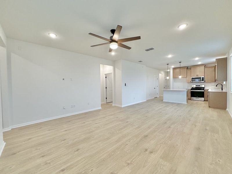 Spacious, unfurnished interior of a new home in Sage Hollow, Kyle (Image 15).