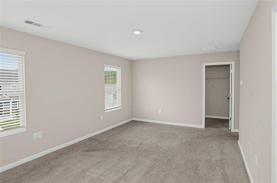Spacious, unfurnished interior of a new home in Etowah Preserve, Dawsonville (Image 30).