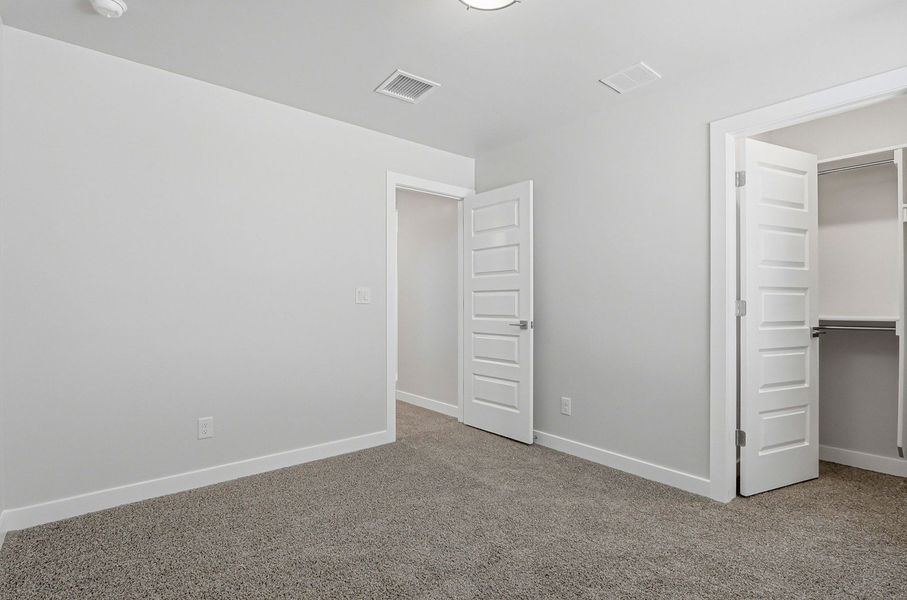 Spacious, unfurnished interior of a new home in Emerald Estates, El Paso (Image 30).