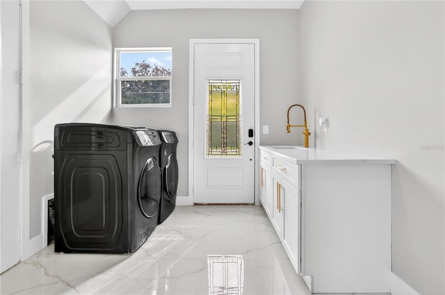 Furnished interior view inside a new home in , Orlando (Image 16).