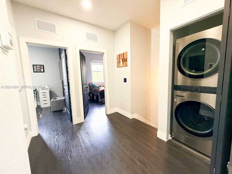 Furnished interior view inside a new home in , Coral Springs (Image 11).