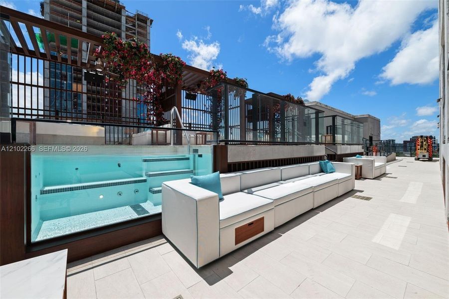 Condo located in Miami, FL showcasing its design and architecture (Image 23).