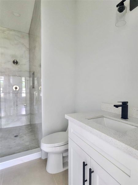 Bedroom #4 w/private bathroom