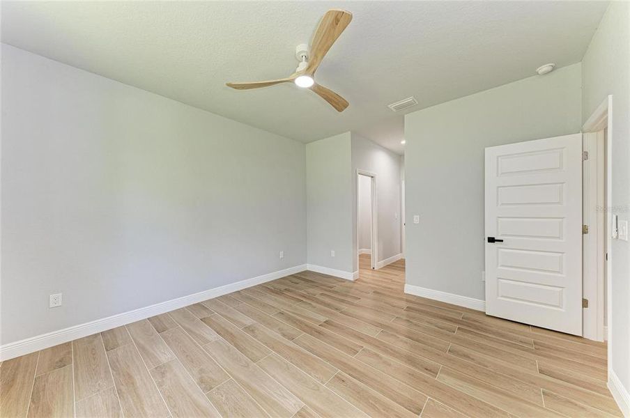 Spacious, unfurnished interior of a new home in , North Port (Image 20).