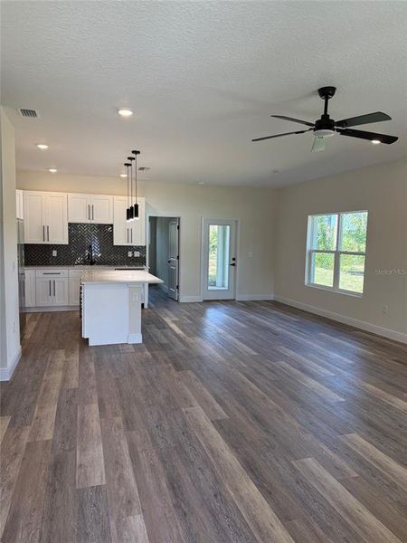 Spacious, unfurnished interior of a new home in , Deland (Image 10).