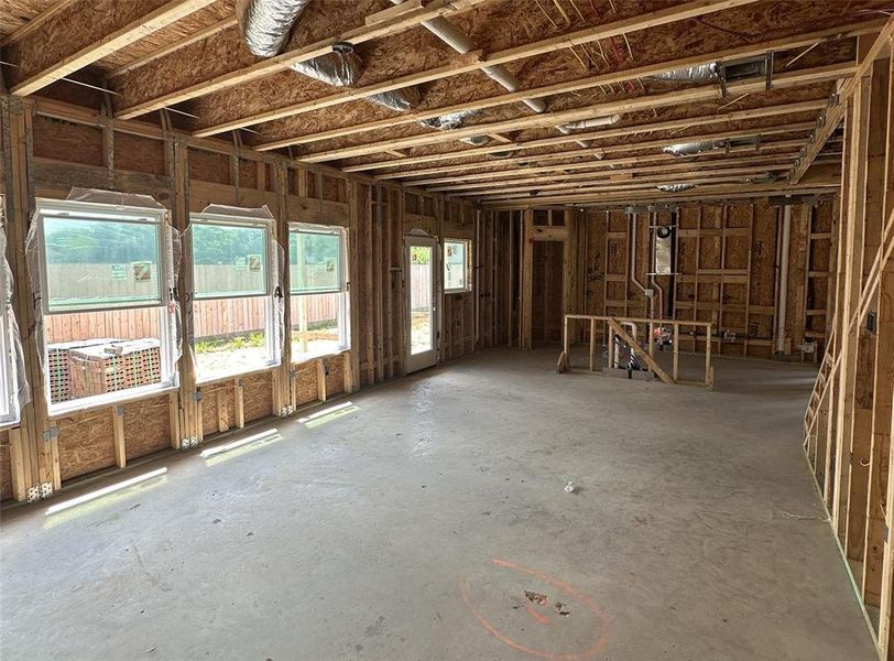Spacious, unfurnished interior of a new home in Ellis Cove, Seabrook (Image 18).