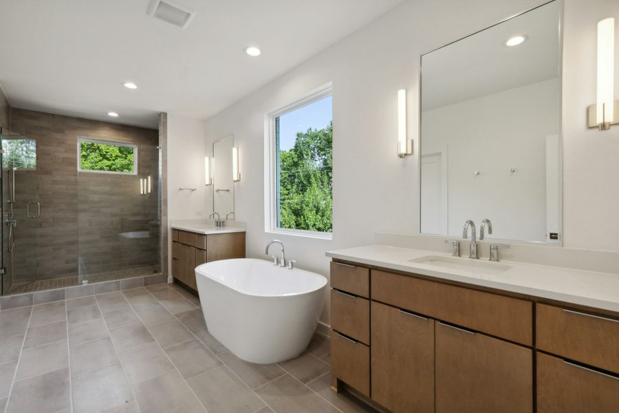 Furnished interior view inside a new home in , Dallas (Image 30).