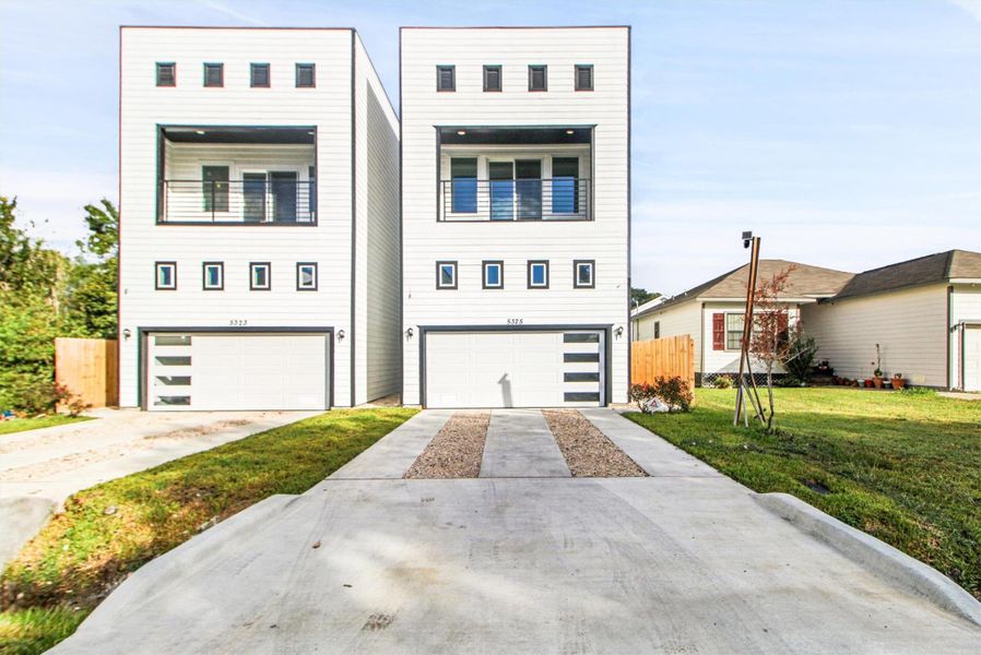 Front exterior of a new home in , Houston, TX, highlighting curb appeal (Image 1).