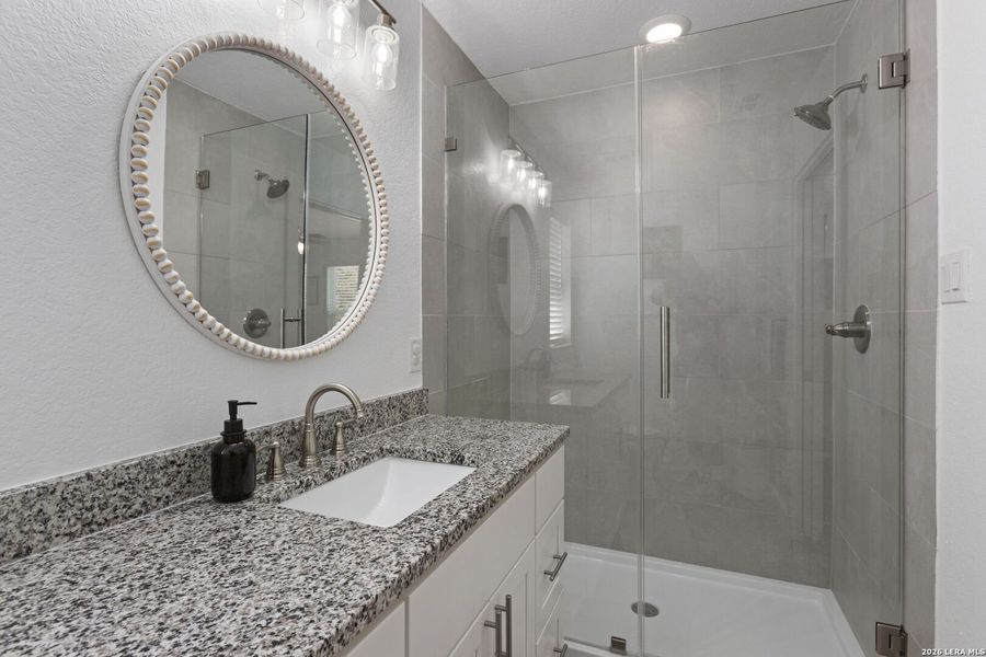 Furnished interior view inside a new home in , Bandera (Image 16).