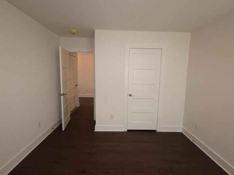 Spacious, unfurnished interior of a new home in Hallimore Ranch, Rosenberg (Image 21).