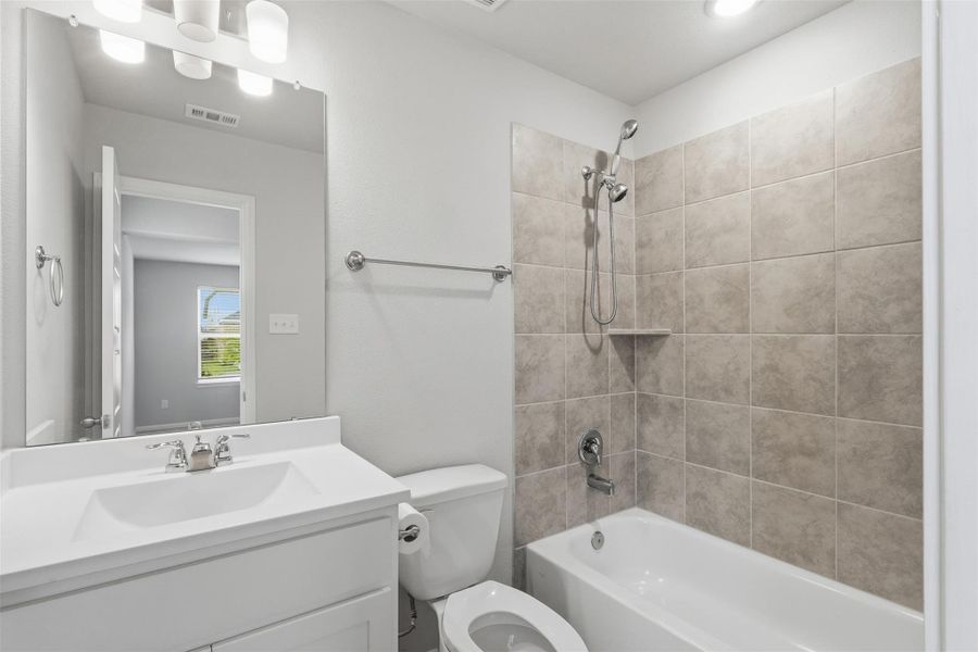 Furnished interior view inside a new home in , Baytown (Image 10).