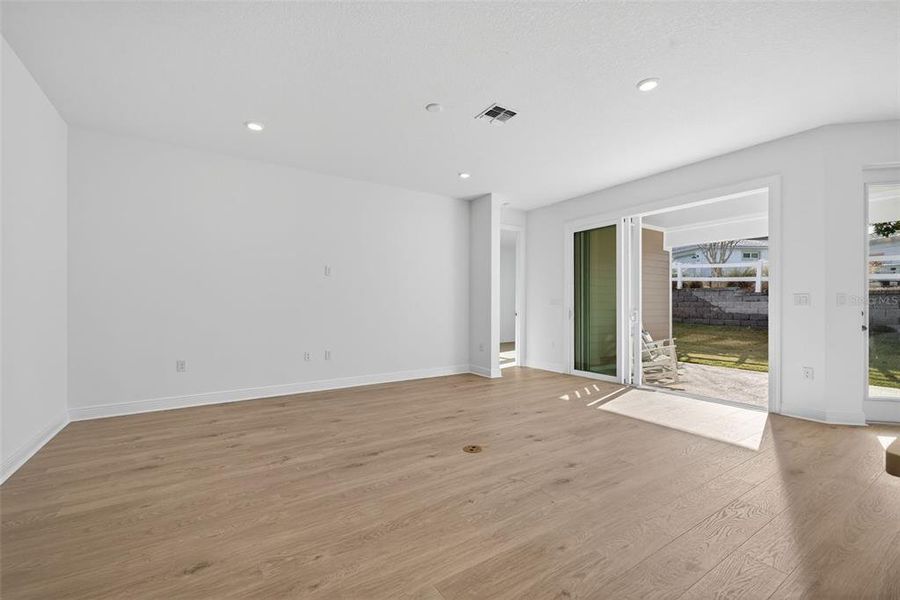 Spacious, unfurnished interior of a new home in Green Key Village, Lady Lake (Image 29). Spacious, unfurnished interior of a new home in Green Key Village, Lady Lake (Image 29).