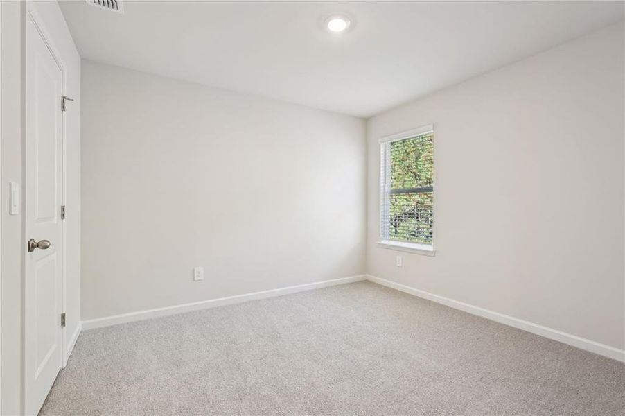 Spacious, unfurnished interior of a new home in Ivey Township, Dallas (Image 39).