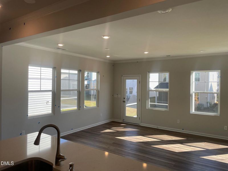 Casual dining from island