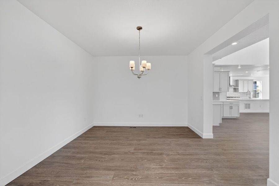 Spacious, unfurnished interior of a new home in Macanta, Castle Rock (Image 10).
