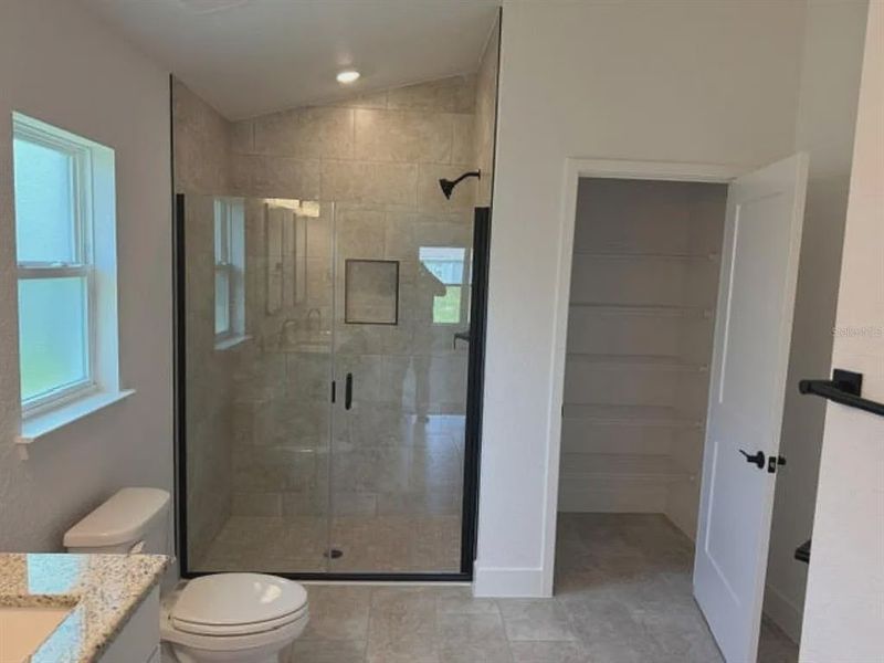 Image 7 of a home in West Oak.