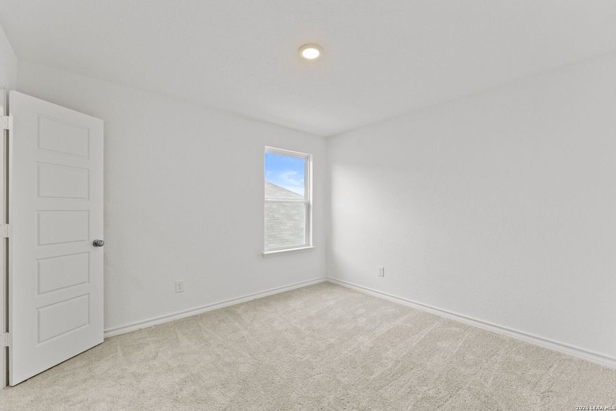 Spacious, unfurnished interior of a new home in Dove Song, Marion (Image 21).
