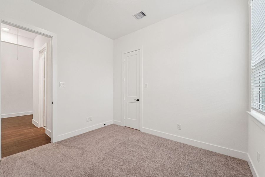 Spacious, unfurnished interior of a new home in Kresston, Montgomery (Image 44).