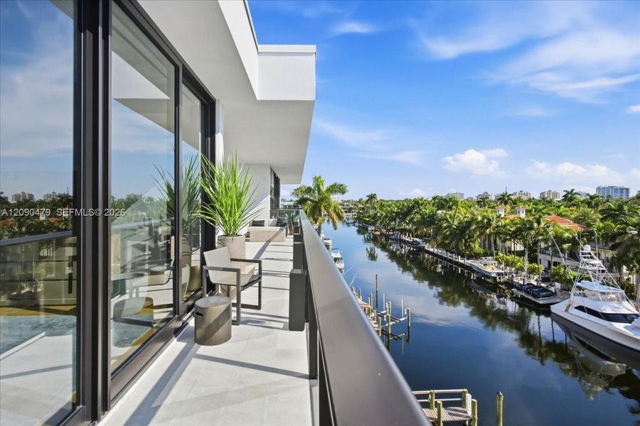 Exterior details and patio area of a home in , Fort Lauderdale (Image 22).