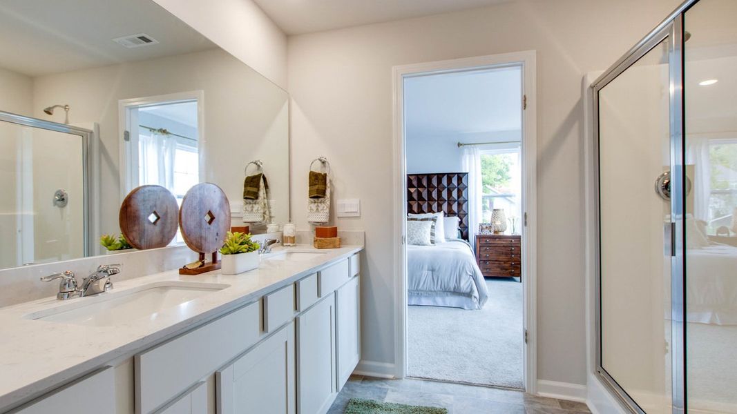 Representative furnished interior of a home built from the OWENS by D.R. Horton in Woodbridge Glen Townhomes, Lebanon (Image 26).